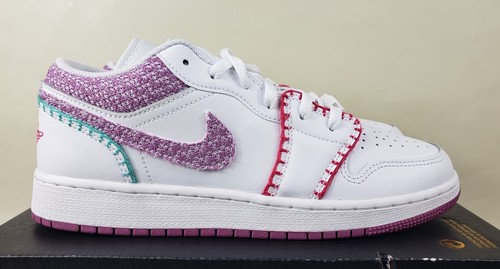 Maglia Air Jordan 1 Low SE GS bambina taglia 7 anni DM9037 100 nuova bianca rosa
