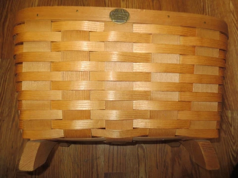 Peterboro Magazine Basket with Feet, very good Condition with peterboro tag Cover