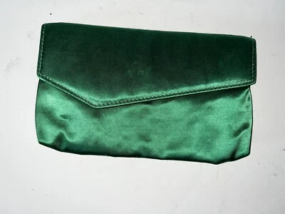 Vintage MCM Green Satin Clutch Purse W/chain Strap 9”x5.75” - Imagem 1 de 4
