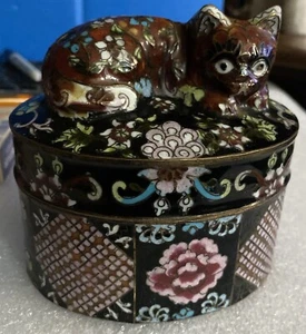 Caja de baratija ovalada Cloisonné de colección con gato en la parte superior latón esmaltado 4”x4”x3,25” china - Imagen 1 de 16