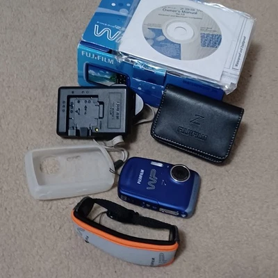 Fujifilm Digital Camera FinePix Z33 WP 10.0MP Underwater Blue point-and-shoot - Image 1 of 4