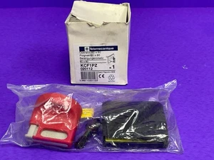 Telemecanique KCF1PZ TeSys Vario Padlockable Rotary Disconnect Handle NEW - Picture 1 of 6