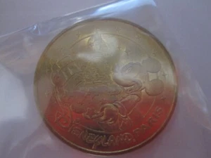 PIECE RARE MEDAILLE DISNEYLAND PARIS 2 PARCS GRAND OPENING NEUVE 2017 - Picture 1 of 5