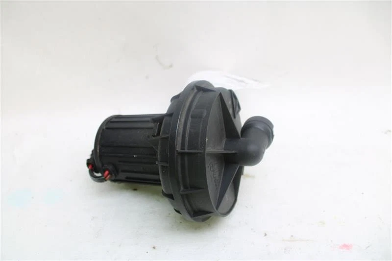 Used Vacuum Pump fits: 2004 Volkswagen Touareg brake servo Grade A — 第 1/4 张图片