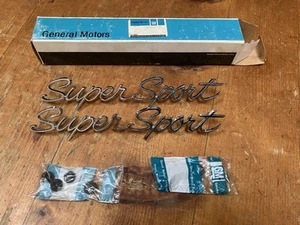 2 Genuine OEM NOS 1965 1966 Chevrolet Impala Super Sport Emblems Part 3867735 - Bild 1 von 19