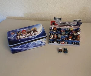 Lata Teenymates NFL 2023 con soporte y 21 figuras - Imagen 1 de 3