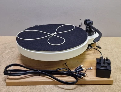 Pro-Ject RPM 1.3 Genie Plattenspieler Klavier weiß - Bild 1 von 4