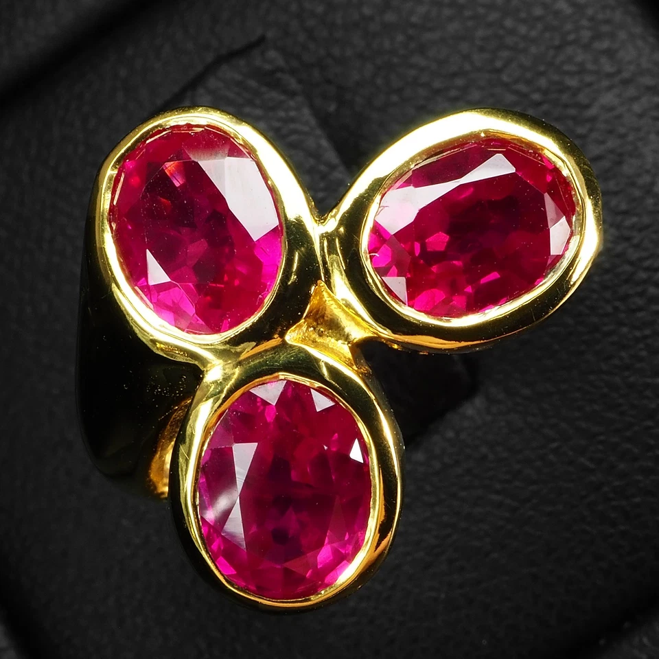 Anillos de tres piedras de turmalina rubelita rosa de 3,63 quilates de plata de ley 925 de oro de 24 quilates Foto 1 de 4