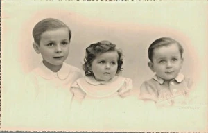 C.P.A PHOTO D'ENFANT AVEC JOUET - Picture 1 of 1
