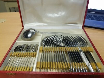 Ancien coffret méngere 12 couverts plus louche en inox - Photo 1/4