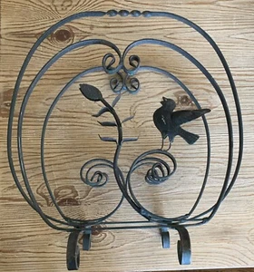 Vintage Mid Century Schwarz Schmiedeeisen Metall Zeitungsständer Schnörkel Vogel Blume - Bild 1 von 9