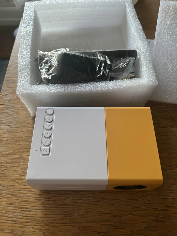 Excelvan YG300 Mini Portable LED Pocket Projector - Image 1 of 4