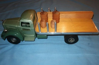 Smith Miller Mack Flat Bed Two Tone Green Truck. - Image 1 of 4