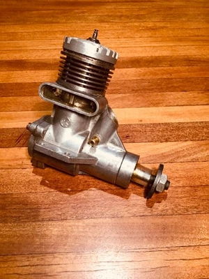 Vintage Johnson 35 Combat Special,  CL model aeroplane, airplane engine. - Image 1 of 4