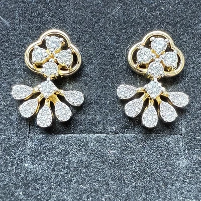 18k Yellow Gold Diamond Cluster Flower Stud Screwback Earrings 0.5-0.6 Aprox Ctw - Image 1 of 4
