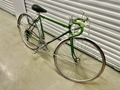 Antiga bicicleta de estrada Schwinn Varsity clássica da década de 1970 10 velocidades turismo aço EUA Chicago - Imagem 1 de 4