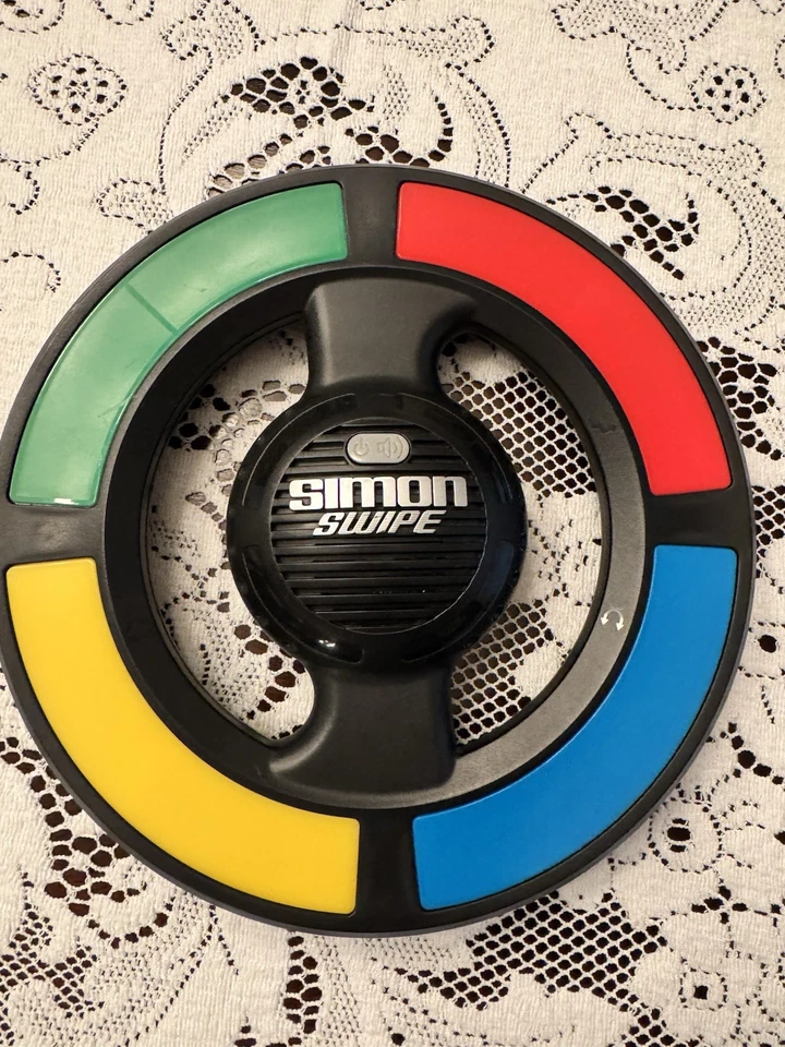 Simon Says Swipe Electronic Handheld Memory Game Toy Hasbro Tested & Works! - Image 1 of 3