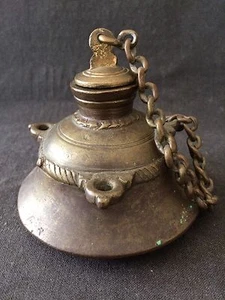 VINTAGE EASTERN BRASS INKWELL 8cm TALL ENGRAVED w/ CHAINED LID - Bild 1 von 7