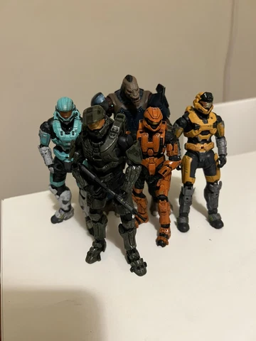 5x 2009/10/12 - HALO Reach & HALO 3 - Action Figures Cover