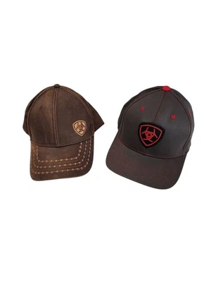 Lote de 2 gorras de béisbol Ariat rojo gris btown. Foto 1 de 4