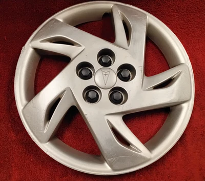 Pontiac Sunfire : 1999, 2000, 2001, 2002, 15" Factory hubcap with nut covers - Image 1 of 4