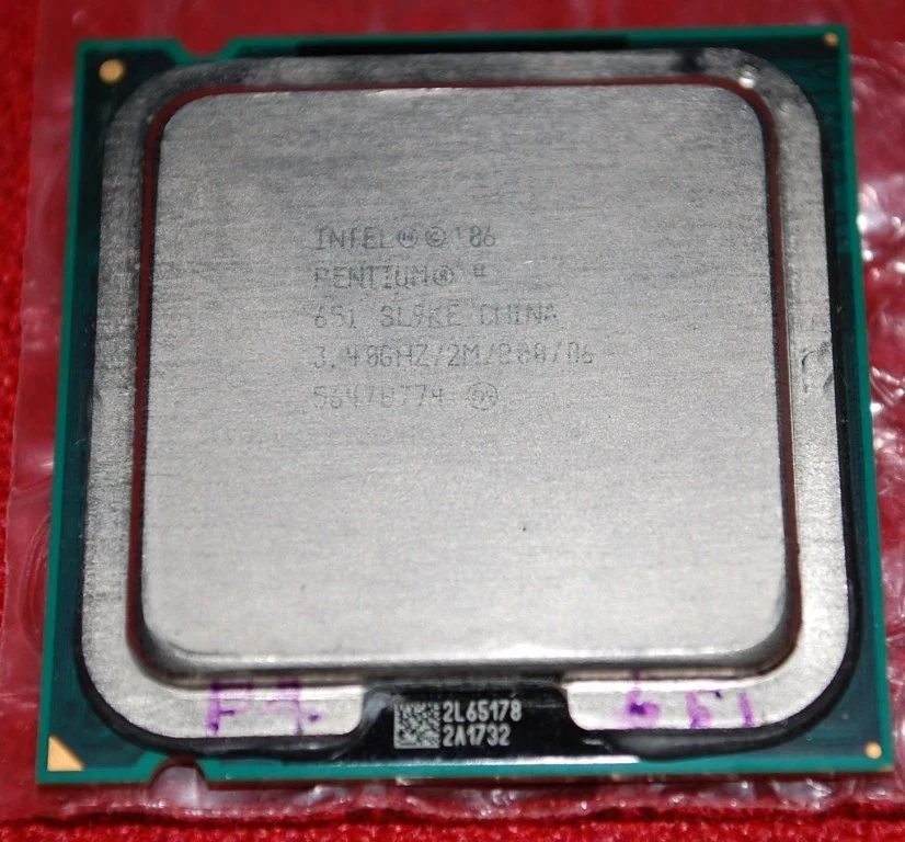 Intel Pentium Dual Core E2180 Chip 2.0 GHz / 775 / 1MB / 800 / 1.5 v / SLABY - Image 1 of 1