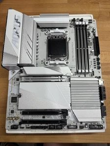 GIGABYTE X670E AORUS PRO X AMD AM5 DDR5 WiFi EATX Motherboard - Afbeelding 1 van 8