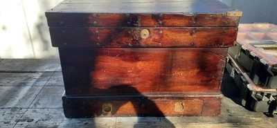  Antiguo cofre de carpintero de madera,  Foto 1 de 4