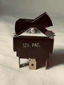 BLOWOUT - Interruttore a bilanciere vintage Carling 12V illuminato 12 Volt - bachelite NOS - Foto 1 di 11