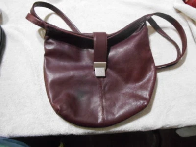 Cartera Tiganello Granate Borgoña Cuero Guijarro Mediana  Foto 1 de 4