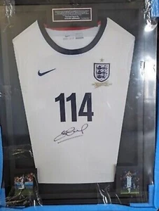 STEVEN GERRARD signiertes/gerahmtes ENGLAND SHIRT 114 CAP W.C.O.A - Liverpool  - Bild 1 von 6