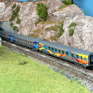 3 voitures grandes lignes, 2 couchettes et 1 club Sncf, Ep V et VI - MINITRIX 18 - Imagen 1 de 4