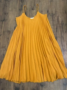 Vintage mustard yellow pleated spaghetti strap Dress Size Large - Picture 1 of 6