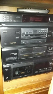 CHAINE HIFI SONY TRES BON ETAT + 6 ENCEINTES WOOFER 1998  DOUBLE K7 50 CD RADIO  - Photo 1/3