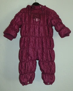 Beere/pink gemusterter Schneeanzug mit Kapuze und Innenfutter Gr. 74 s.Oliver - Bild 1 von 1