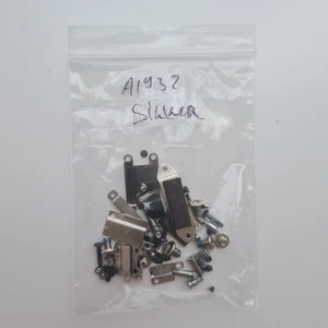 JUEGO DE TORNILLOS Y SOPORTES PLATEADOS APPLE MACBOOK AIR A1932 EMC 3184 13" 2018/2019  - Imagen 1 de 1