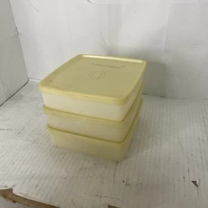 Lot of 3 Tupperware 670 Square Away Sandwich Keeper Containers & 671 White Lids - Picture 1 of 7