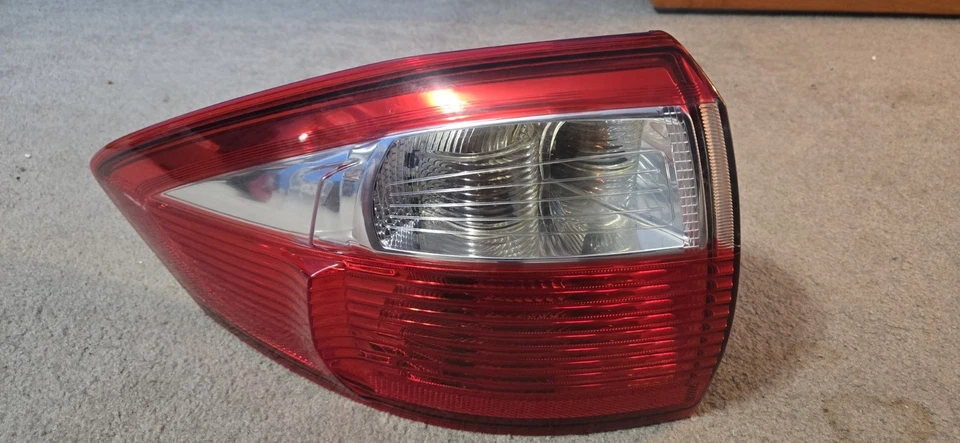 2013 2014 2015 2016 Ford C MAX tail light left driver 13 14 15 16 Foto 1 de 1
