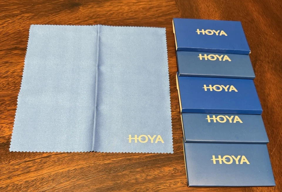 Paño de microfibra HOYA Premium - Paño estándar Crizal/hoya sin agarre lateral  Foto 1 de 3