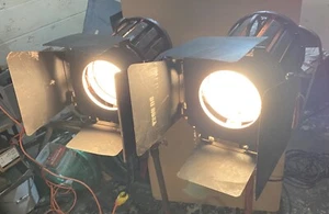 2 Mole Richardson Type 407 Baby SolarSpot W/ Barndoors and Aluminum Storage Box - Picture 1 of 14