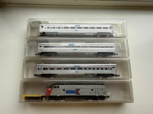 MODEL POWER N GAUGE 7649 'AMTRAK' DIESEL PWD LOCO 113 + 3 x COACHES Boxed - Picture 1 of 12