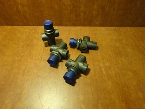 Hydraulic push button valve - Picture 1 of 3