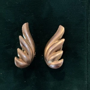 Vintage Signed MONET Sterling SILVER Gold Tone Clip-On Earrings Angel Wings - Picture 1 of 3