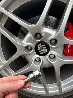 Bulloni ruota in titanio leggeri 20 pezzi per Porsche 99736120000 - Immagine 1 di 4