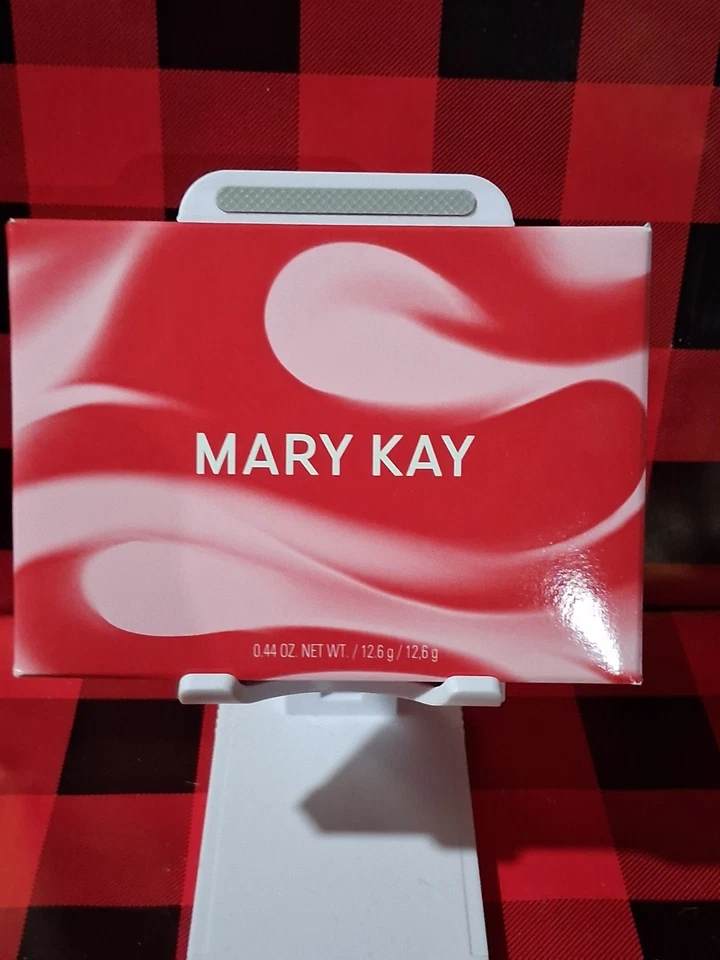 MARY KAY OUTER GLOW EYE SHADOW PALETTE ( LIMITED EDITION ) NEW IN BOX LAST ONE!! - Image 1 of 4