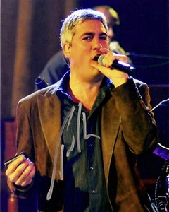 TAYLOR HICKS SIGNED 8X10 PHOTO...AMERICAN IDOL AND COA - Picture 1 of 1
