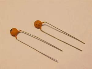 20 Vintage C.G.E. 01T056L479CCOJG 4.7pF 50V 5% COG Ceramic Disc Capacitors - Picture 1 of 1