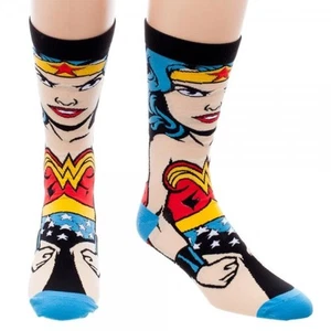 DC Comics Wonder Woman Body Shot 360 Crew Socks 1 Pair Bioworld Size 8-12 - Picture 1 of 3