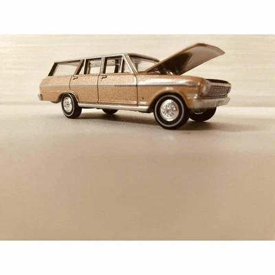 Auto World scala 1:64 1963 Chevrolet II Nova 400 - Immagine 1 di 4