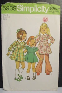 Simplicity Muster 5939 Kleinkind Mädchen Kleid Ärmel verschiedene Gr. 3 Brust 22" Schnitt Vintage - Bild 1 von 12